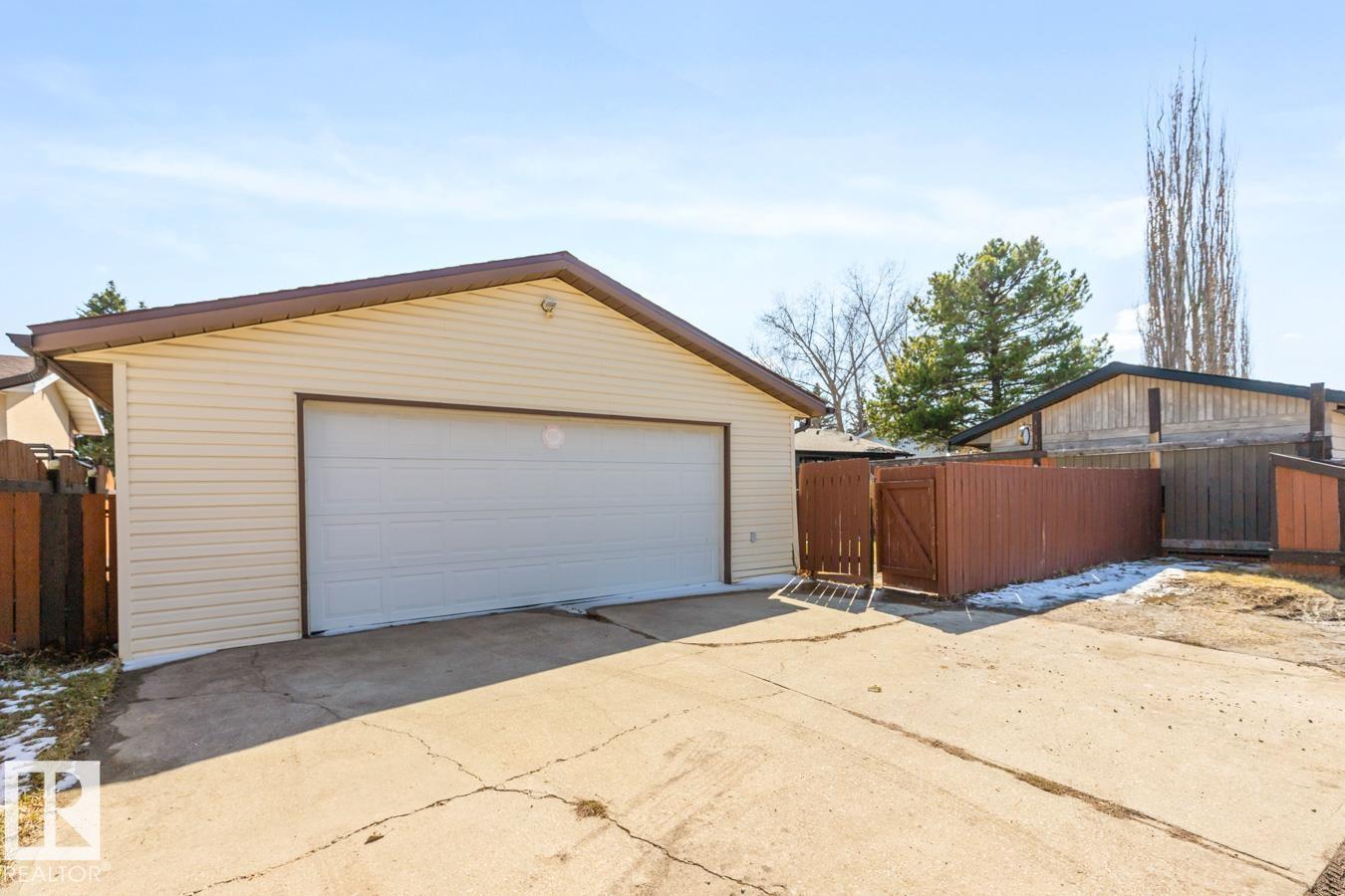 6908 19 AV NW, Edmonton