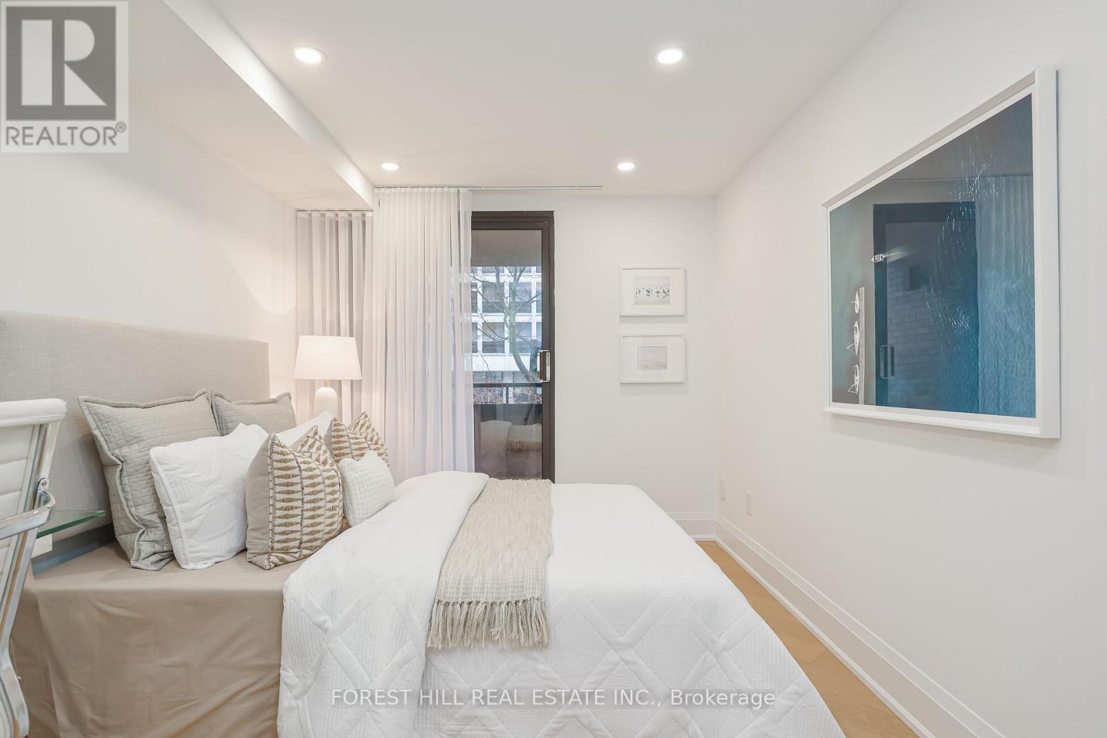#115 349 ST CLAIR AVENUE W - 17