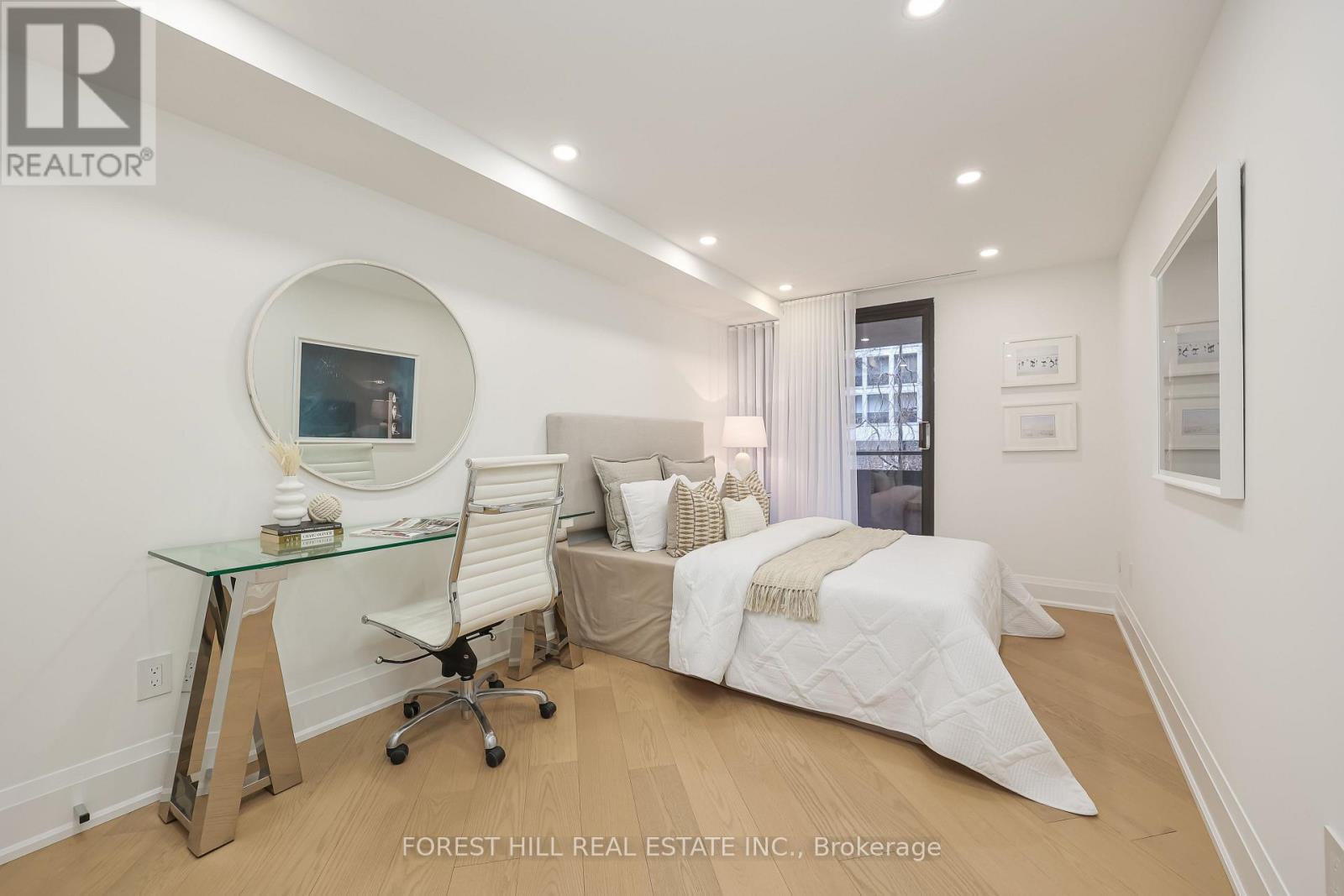 #115 349 ST CLAIR AVENUE W - 18