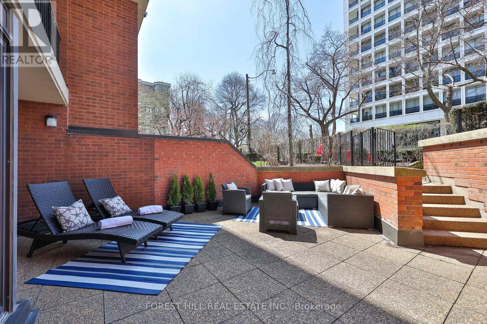 #115 349 ST CLAIR AVENUE W - 2