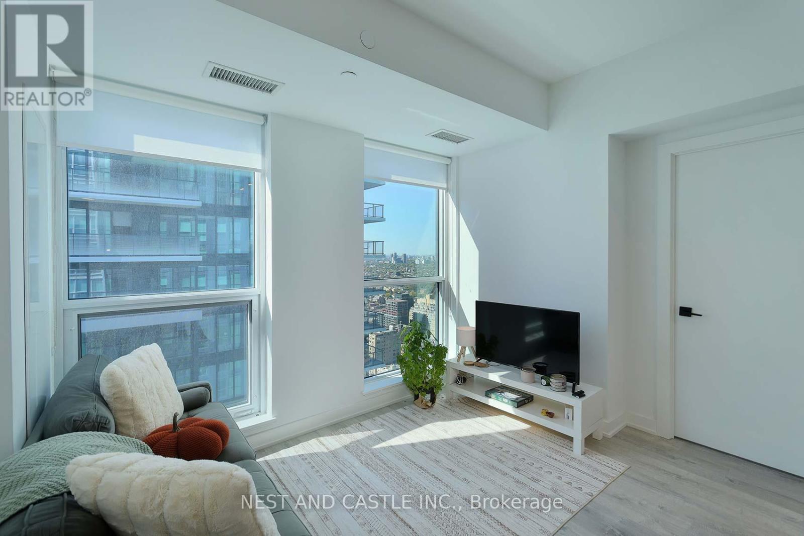 #4104 327 KING STREET W - 10