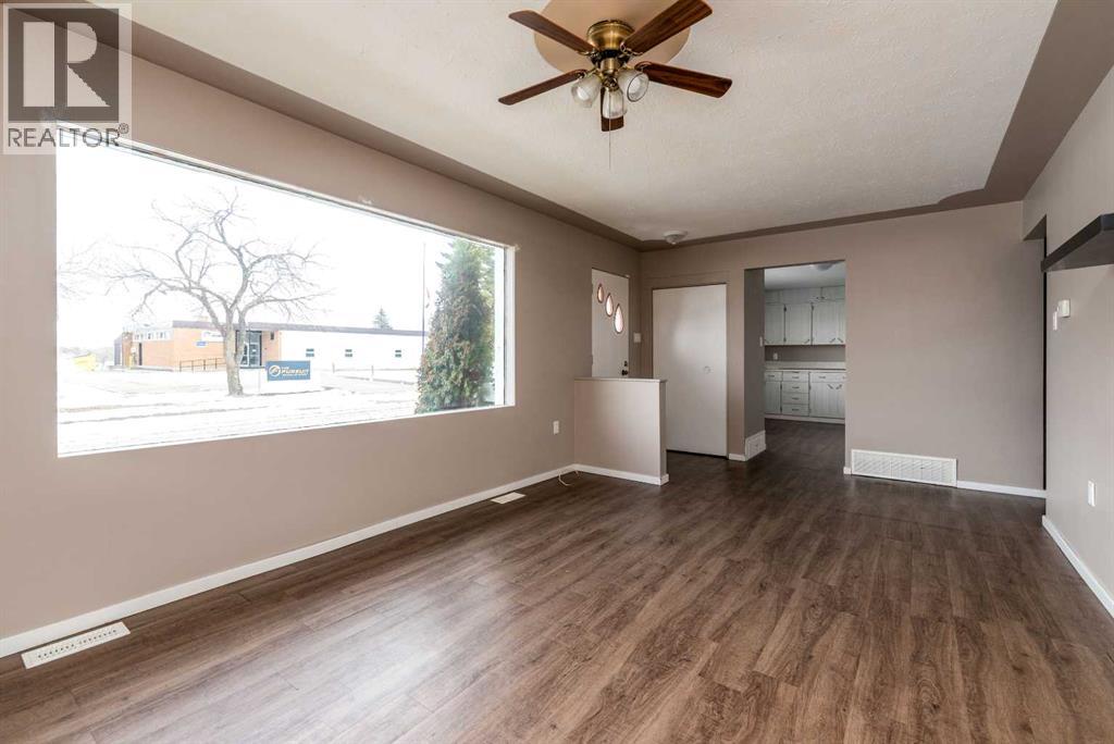4801 42 Street - photo 3