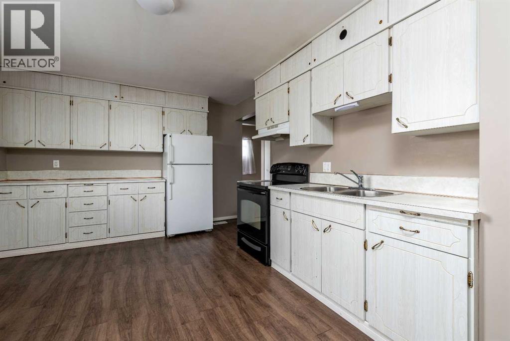 4801 42 Street - photo 5