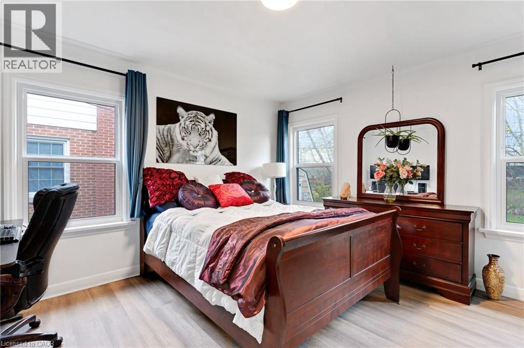 34 CHRISTOPHER Drive - 19