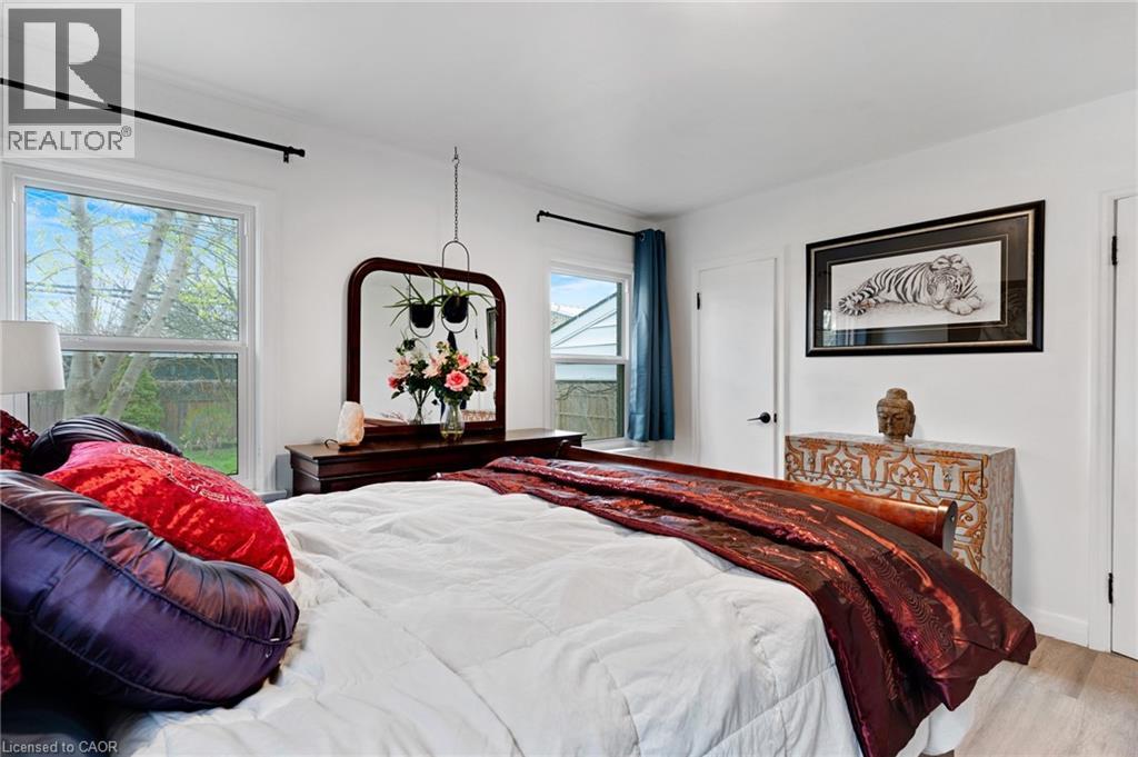 34 CHRISTOPHER Drive - 21