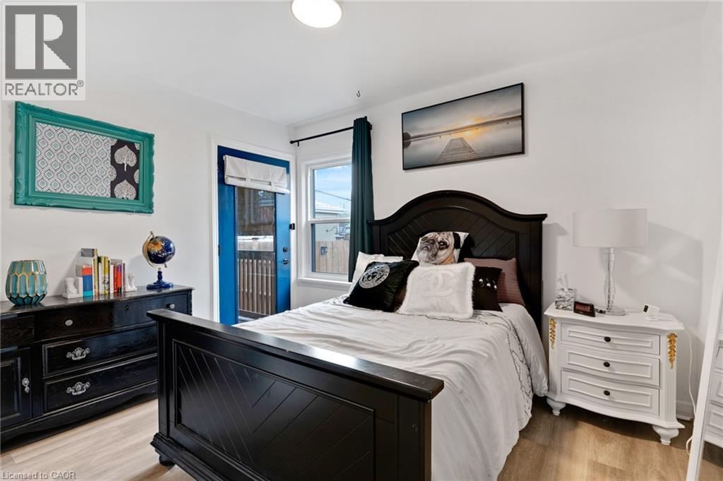 34 CHRISTOPHER Drive - 17