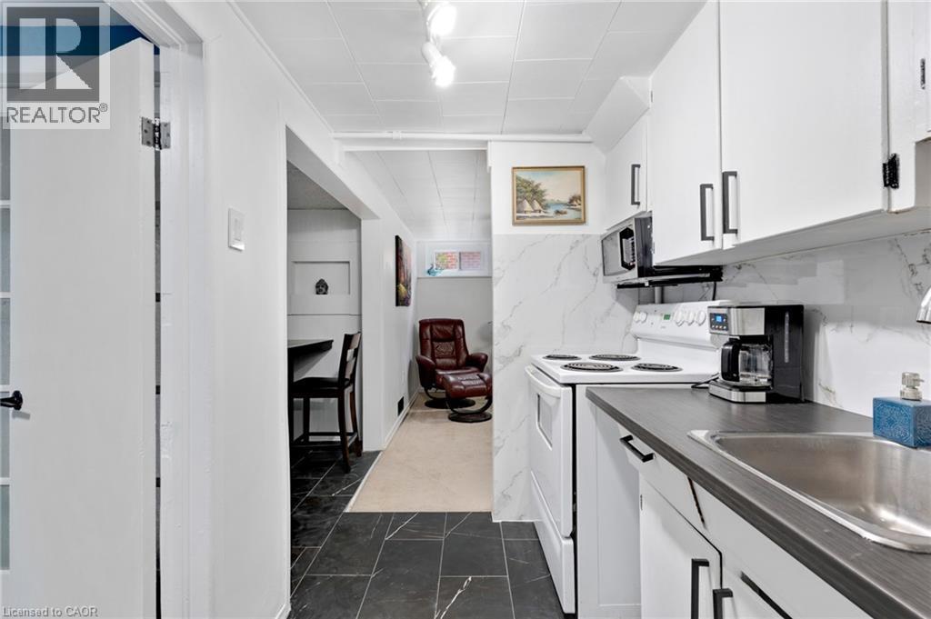 34 CHRISTOPHER Drive - 31