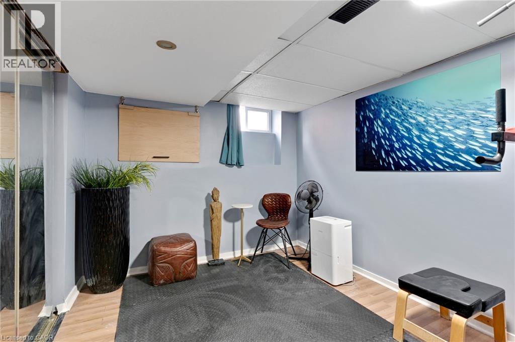 34 CHRISTOPHER Drive - 32