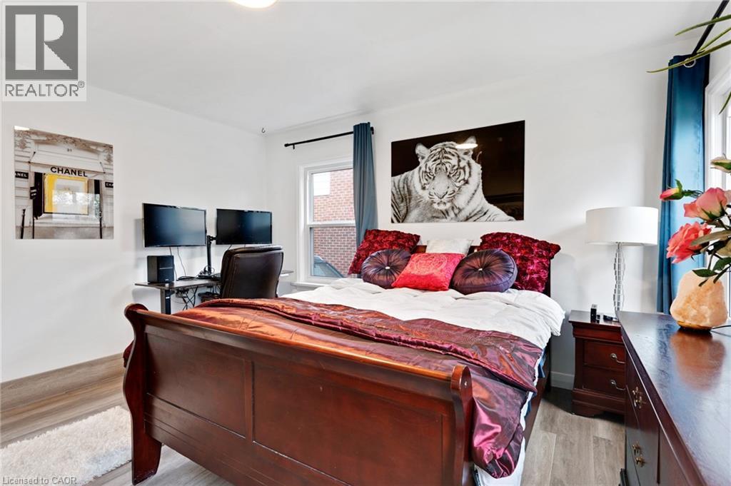 34 CHRISTOPHER Drive - 20