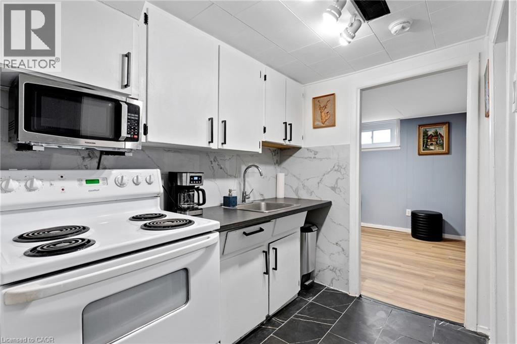 34 CHRISTOPHER Drive - 26