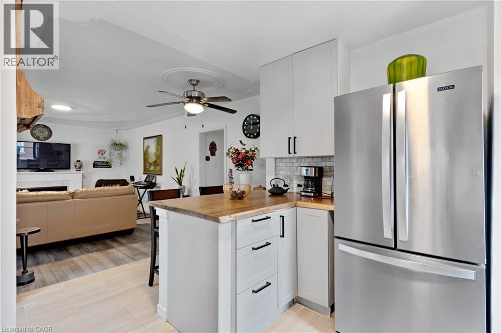 34 CHRISTOPHER Drive - 16