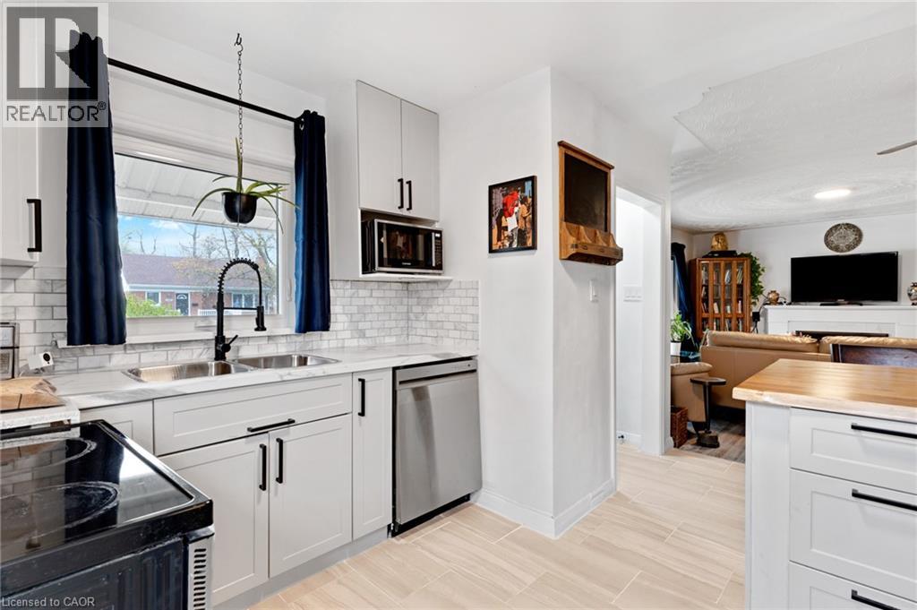 34 CHRISTOPHER Drive - 15