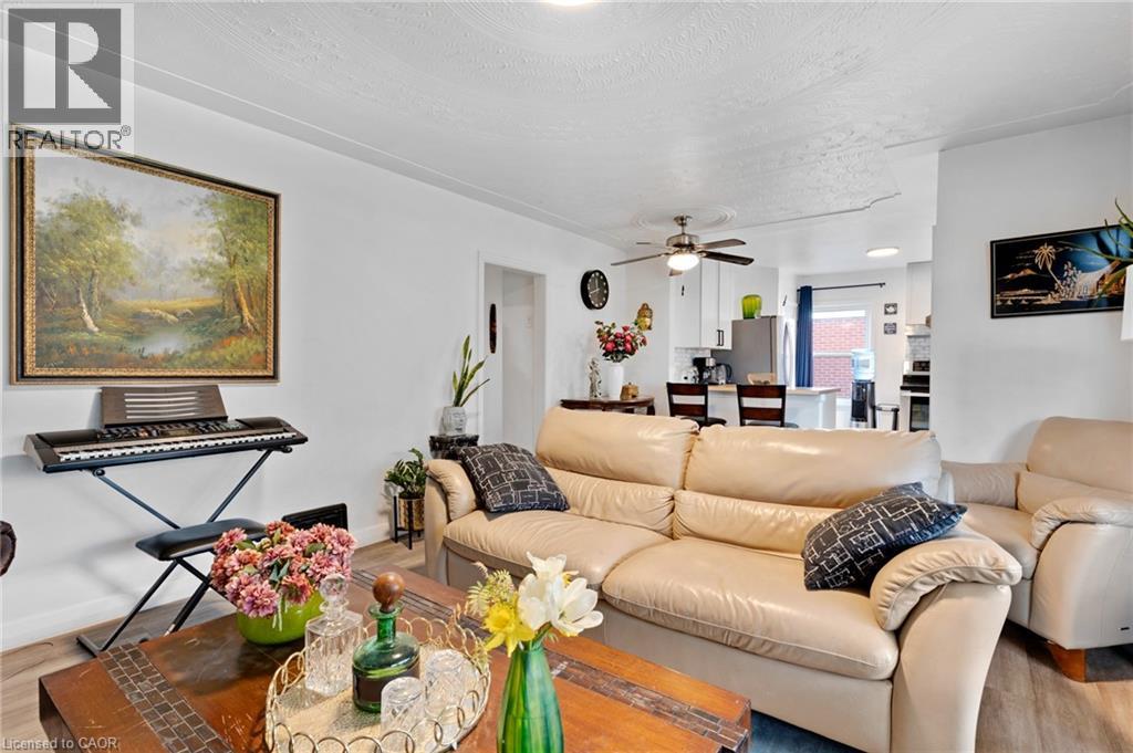 34 CHRISTOPHER Drive - 8