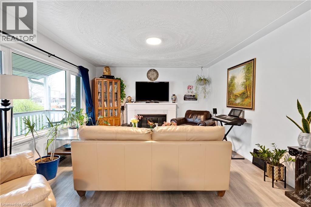 34 CHRISTOPHER Drive - 5