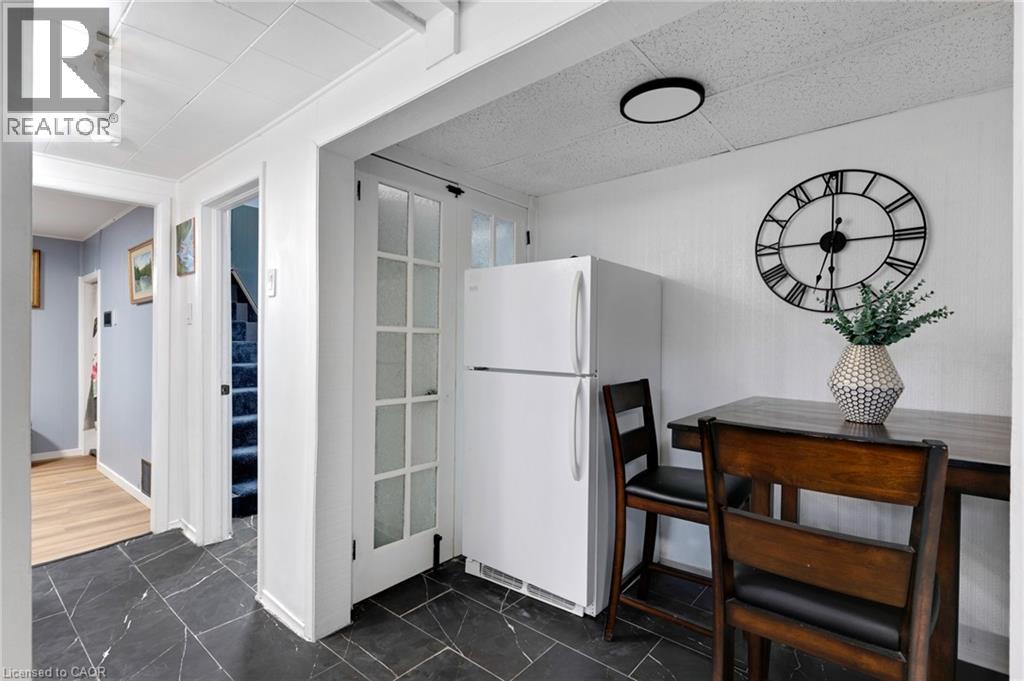 34 CHRISTOPHER Drive - 25