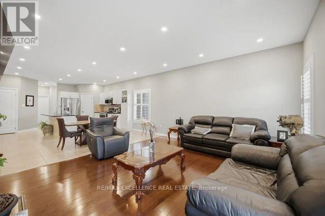 22 WARDLAW AVENUE - 17