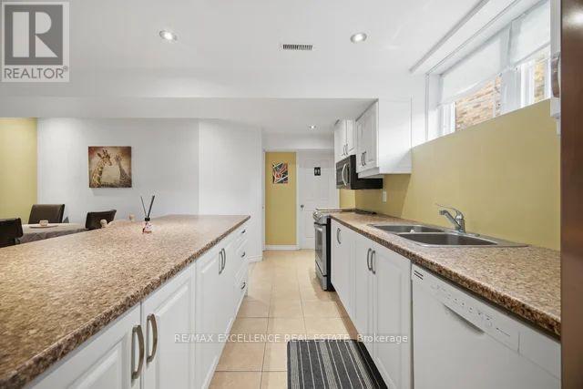 22 WARDLAW AVENUE - 30