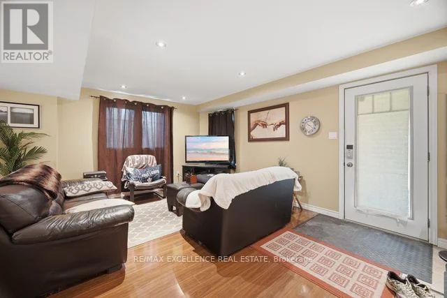 22 WARDLAW AVENUE - 34