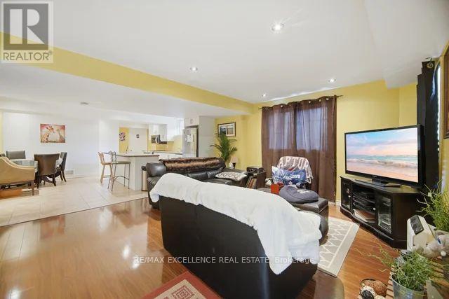 22 WARDLAW AVENUE - 35
