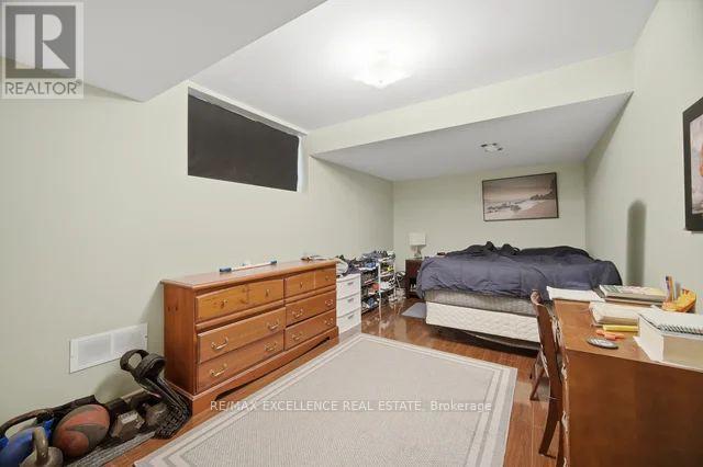 22 WARDLAW AVENUE - 37