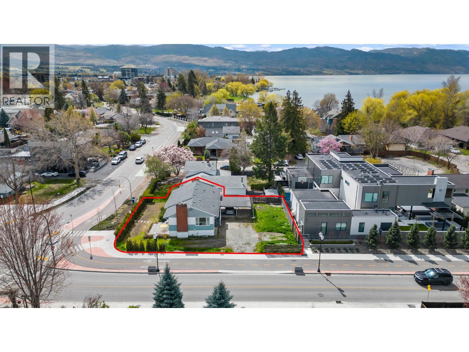  2362 Abbott Street, Kelowna