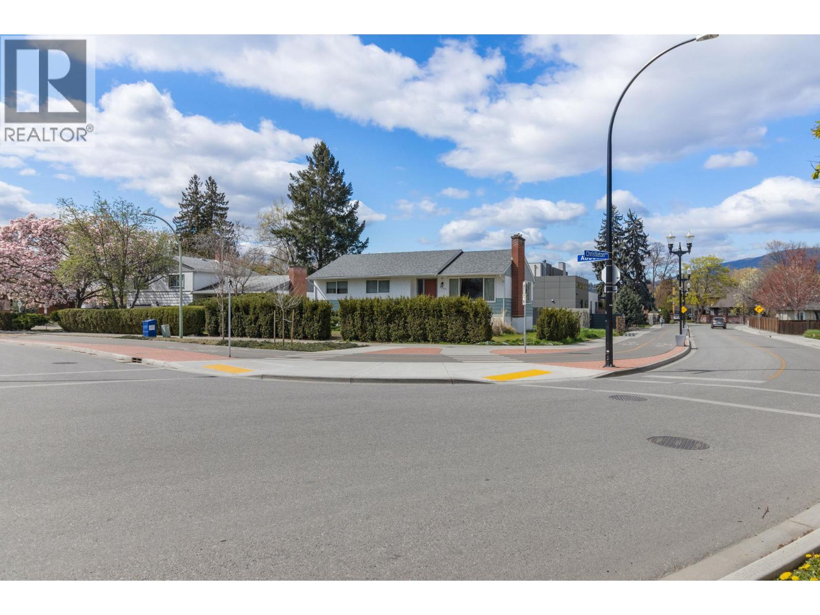  2362 Abbott Street, Kelowna