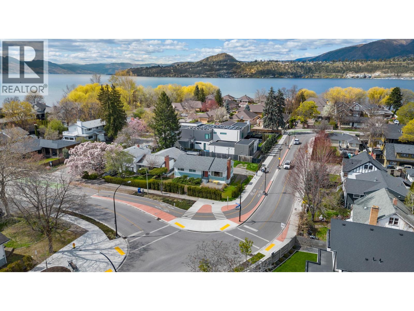  2362 Abbott Street, Kelowna