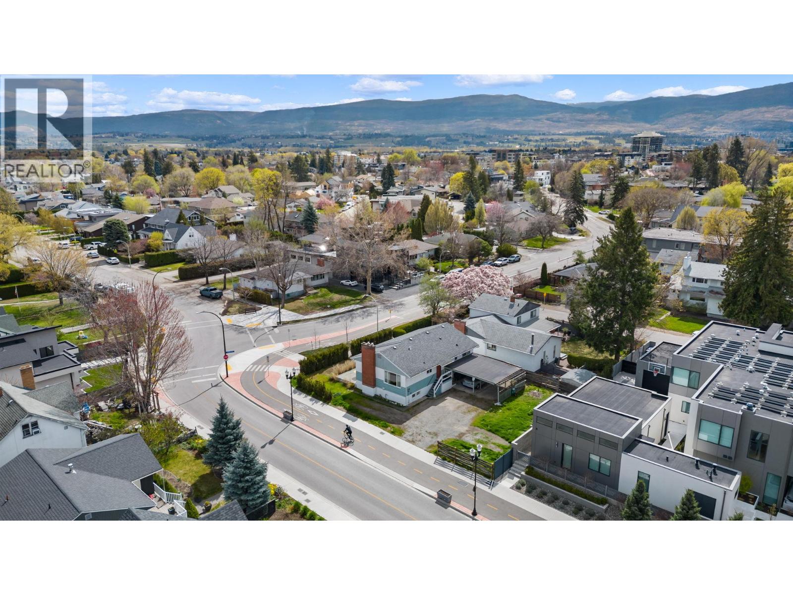  2362 Abbott Street, Kelowna