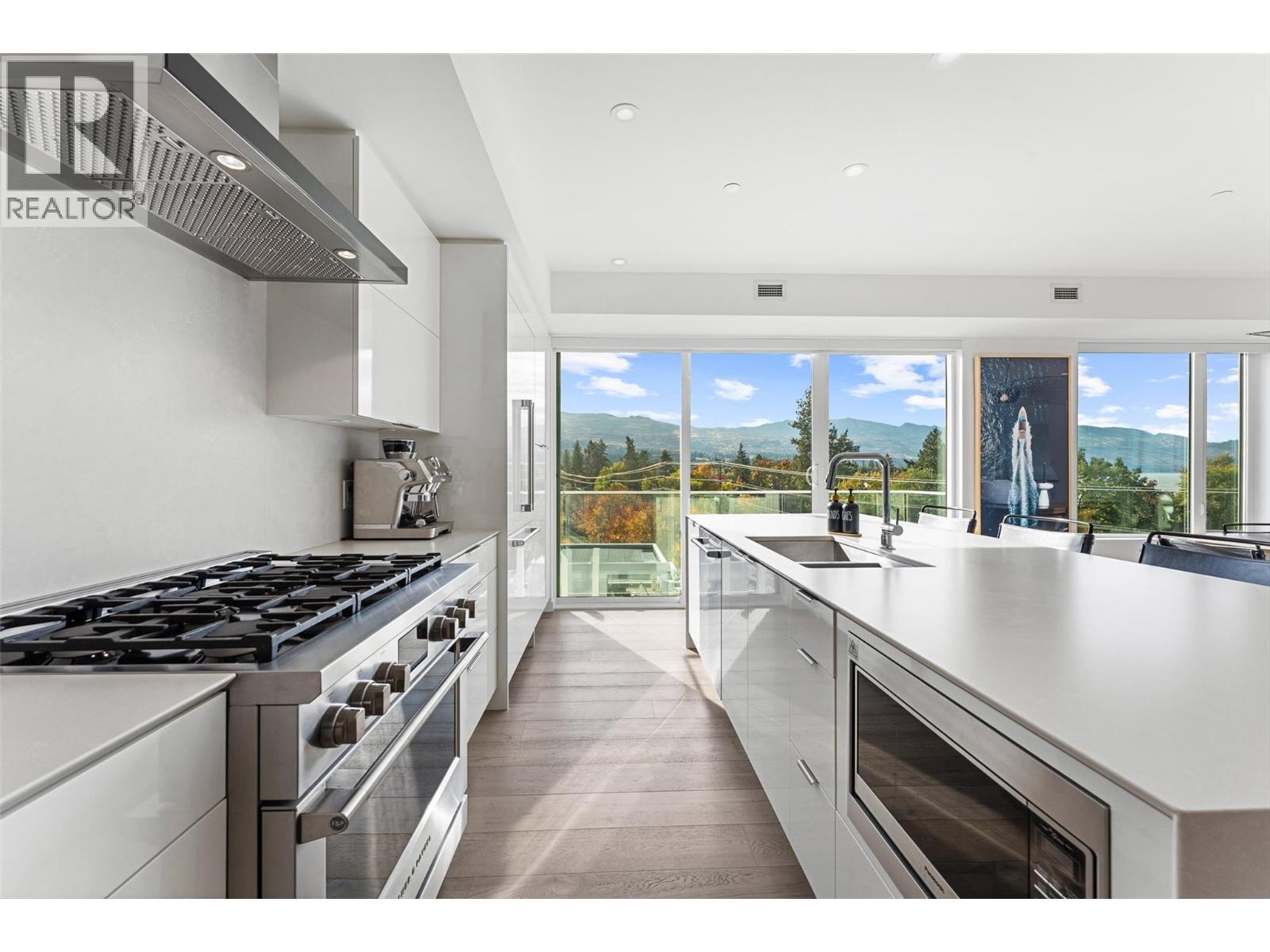 4071 Lakeshore Road Unit# 402, Kelowna