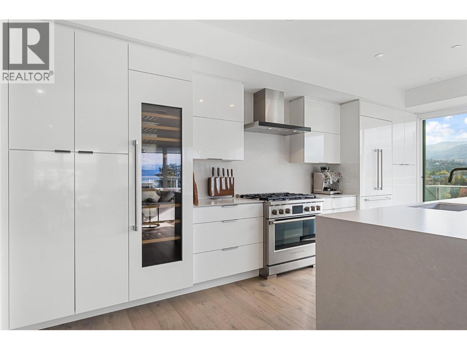 4071 Lakeshore Road Unit# 402, Kelowna