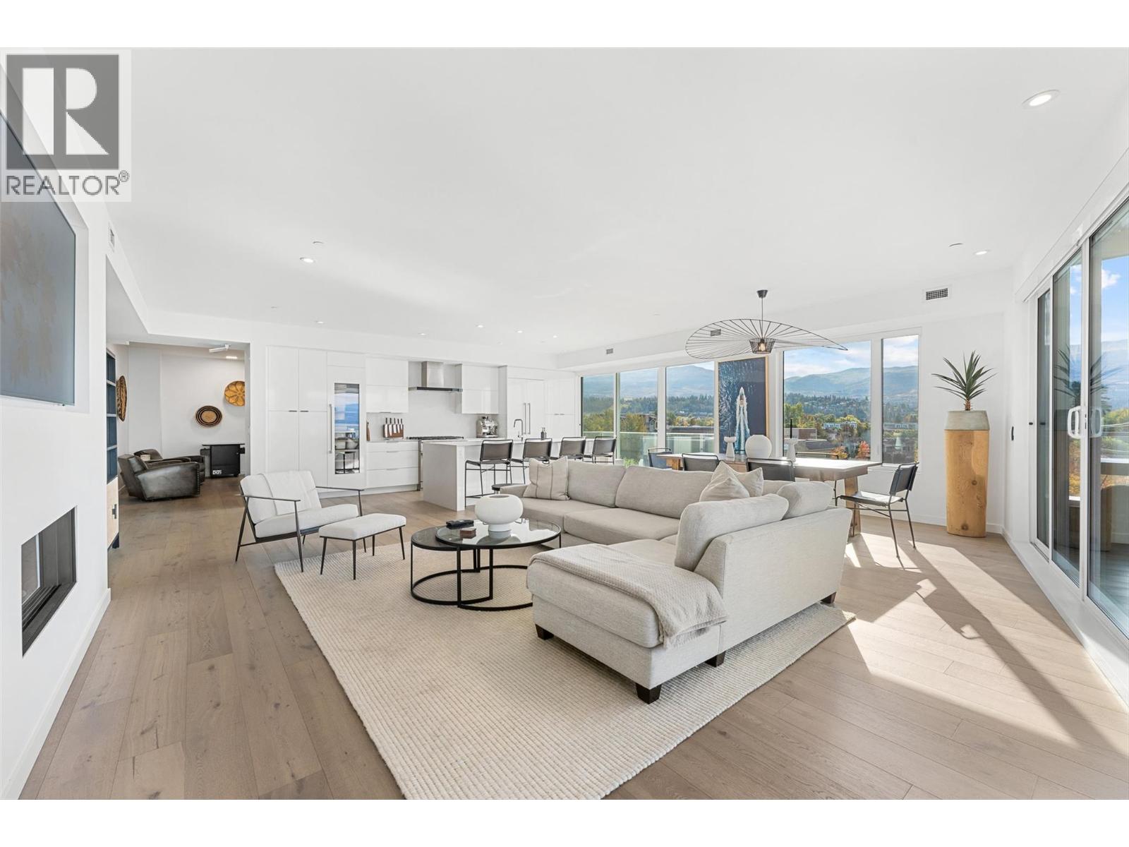 4071 Lakeshore Road Unit# 402, Kelowna