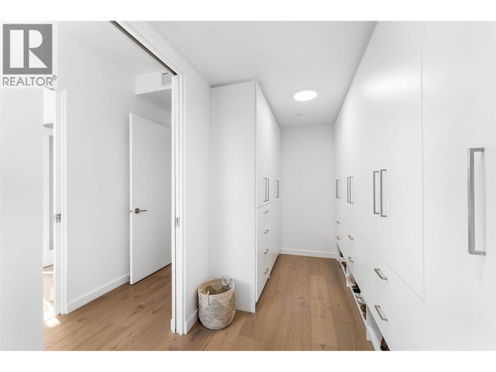 4071 Lakeshore Road Unit# 402, Kelowna