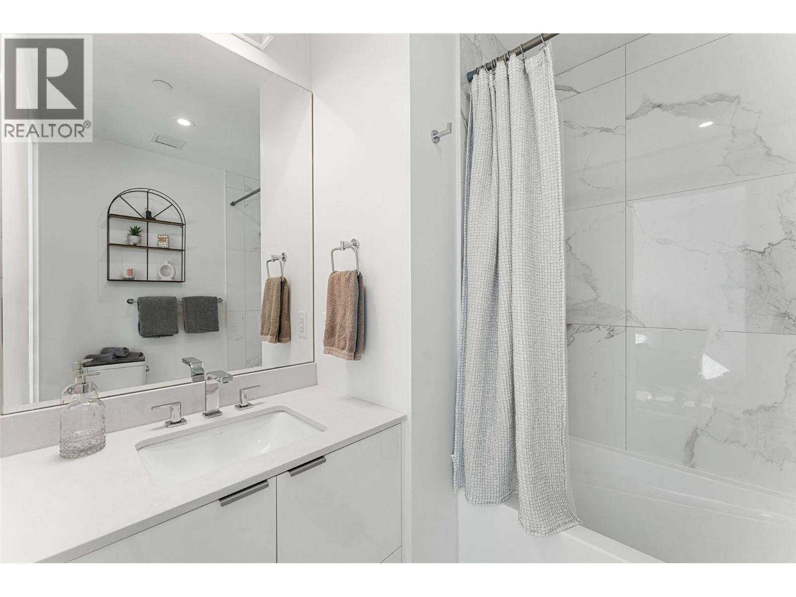 4071 Lakeshore Road Unit# 402, Kelowna