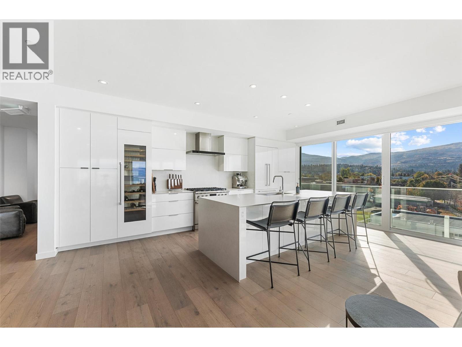 4071 Lakeshore Road Unit# 402, Kelowna
