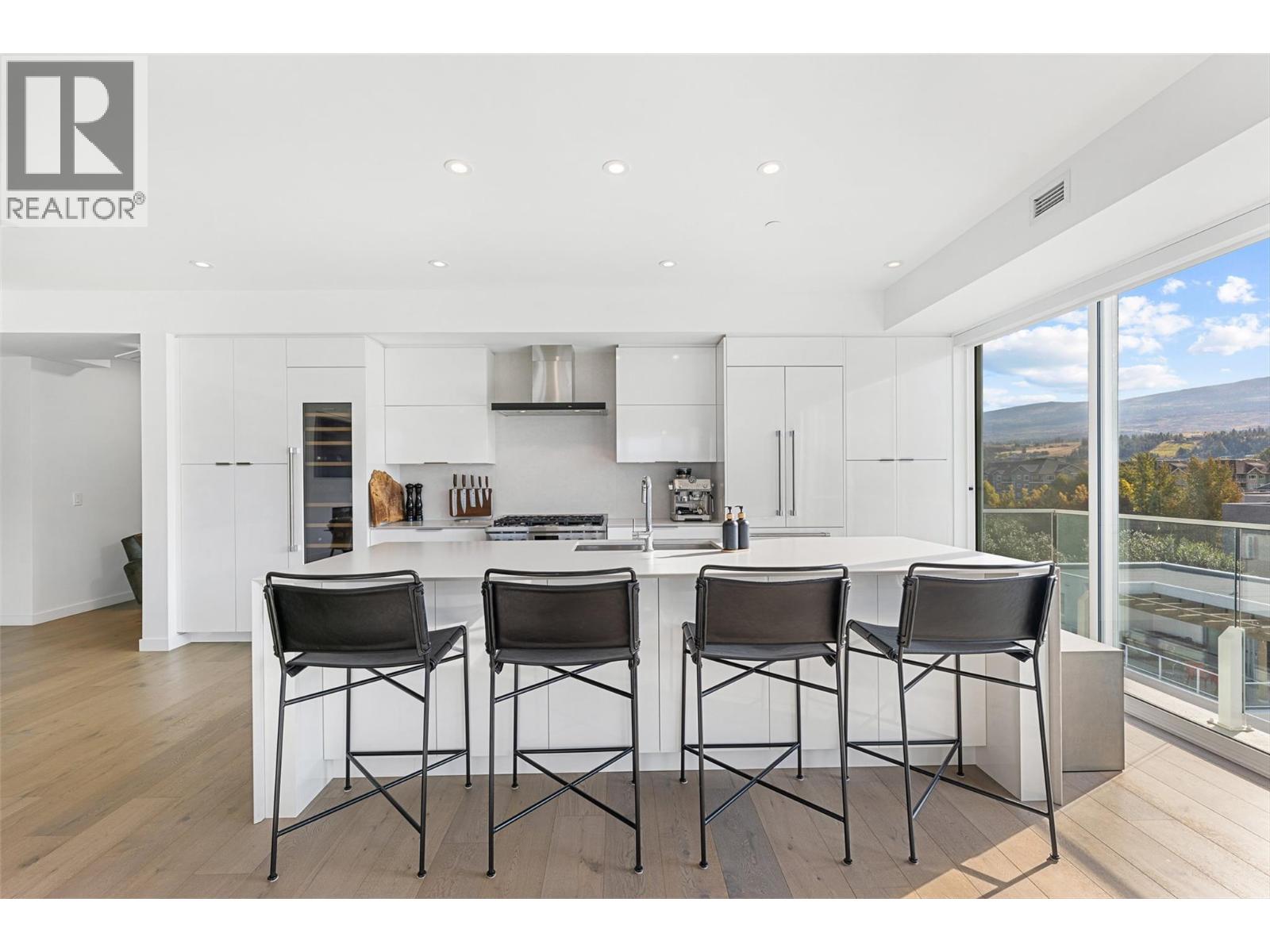 4071 Lakeshore Road Unit# 402, Kelowna