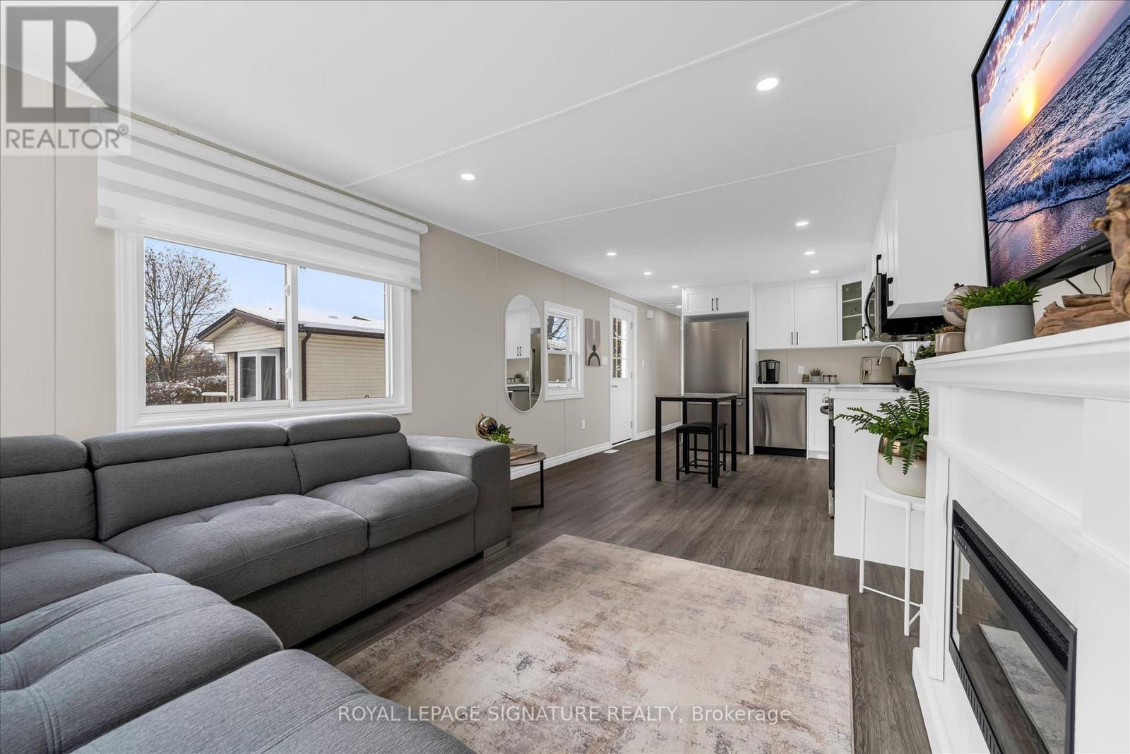 40 HILLSIDE CRESCENT - 7