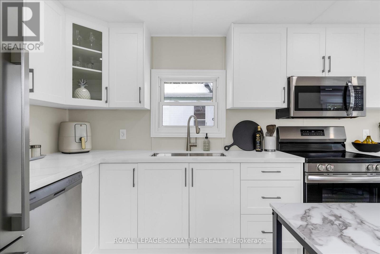 40 HILLSIDE CRESCENT - 9