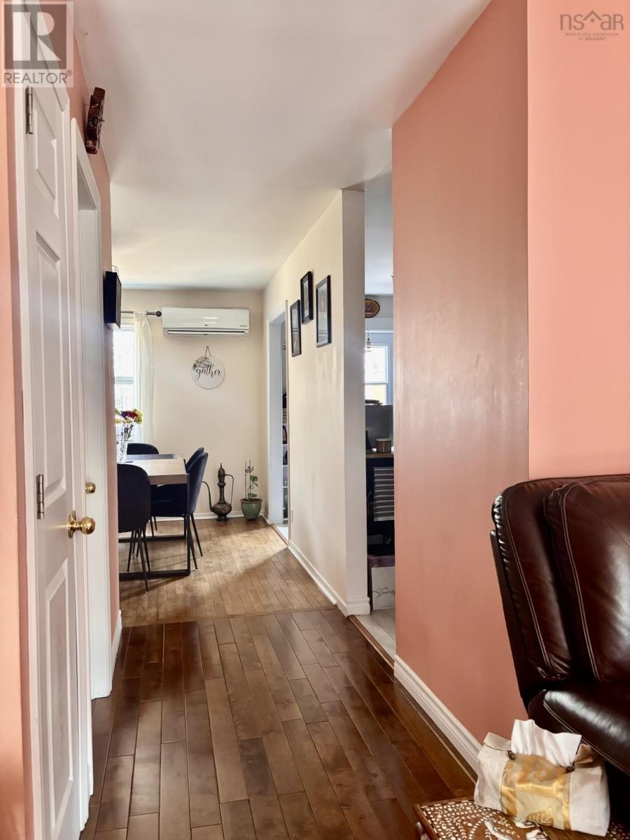 Property 14 of 31 of 87 Lincoln Cross