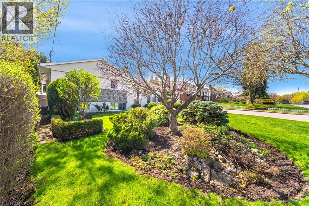 3 DONATA Drive - 32