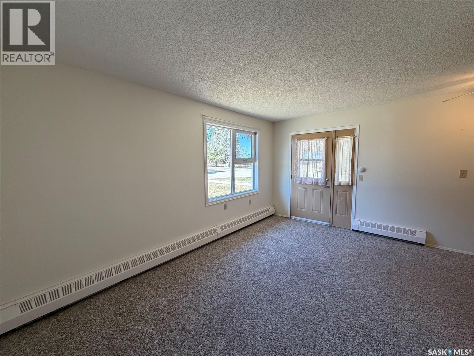 704 Assiniboia AVENUE - 18