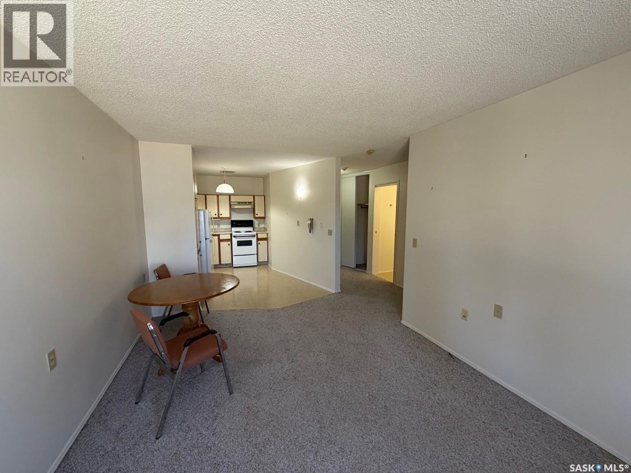 704 Assiniboia AVENUE - 24