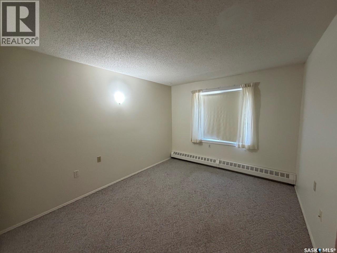 704 Assiniboia AVENUE - 25