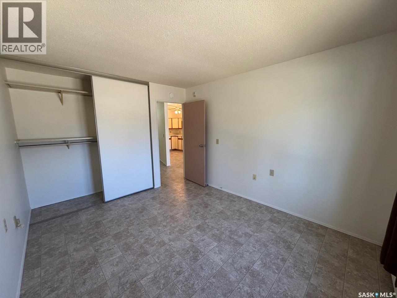 704 Assiniboia AVENUE - 38