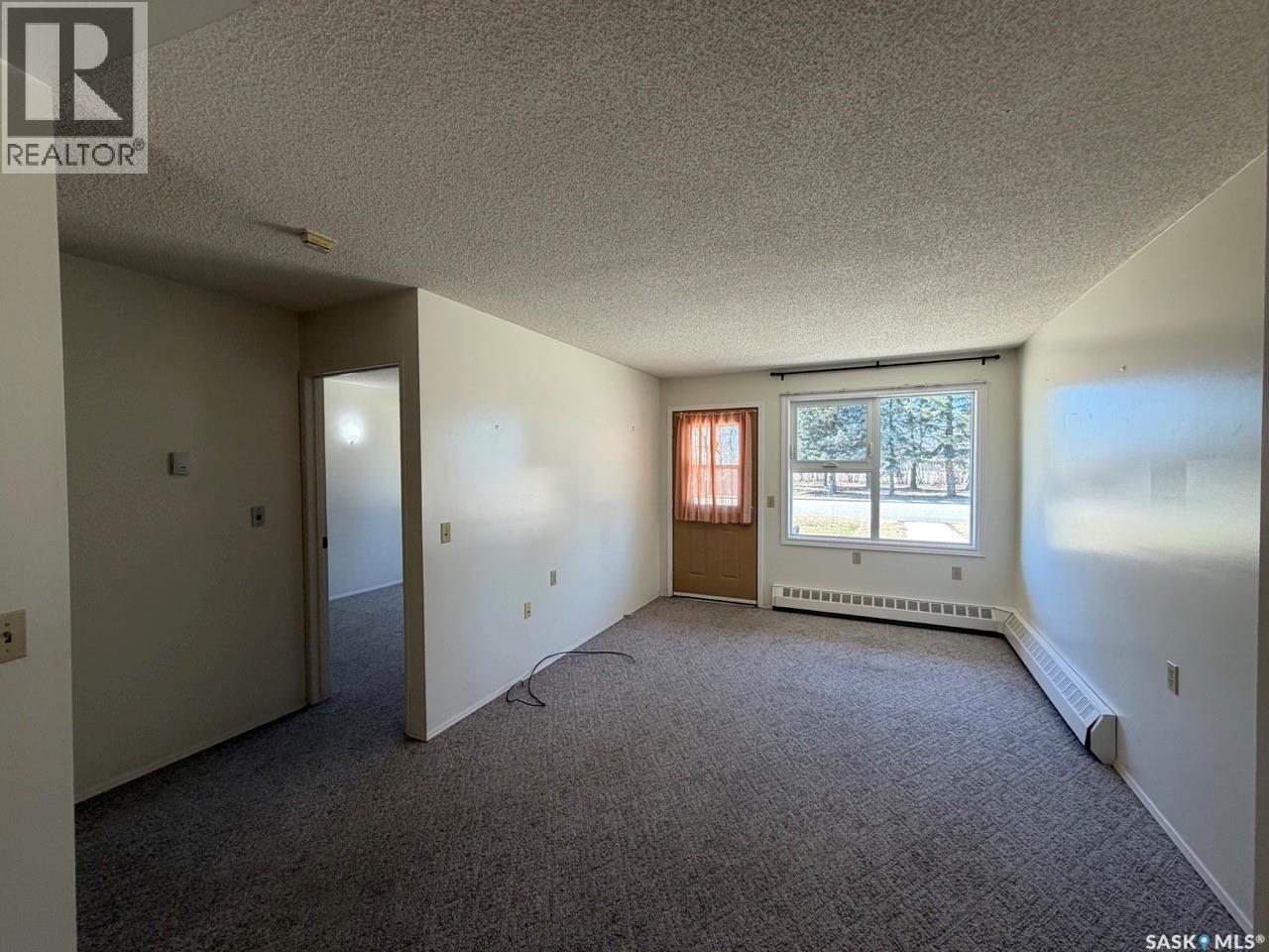 704 Assiniboia AVENUE - 44