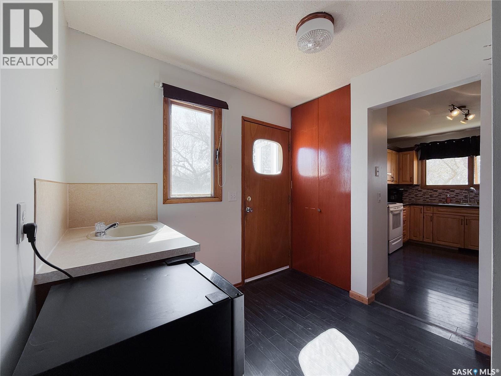 208 1st STREET E - photo 3