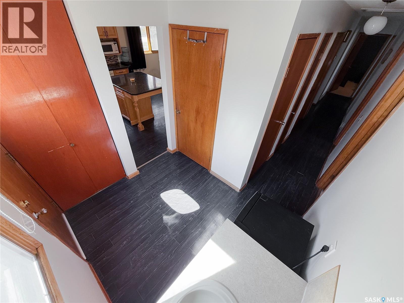 208 1st STREET E - photo 4
