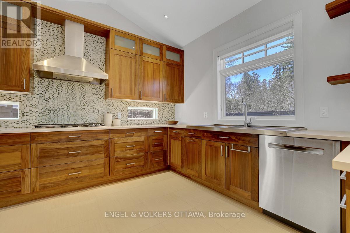 592 BRIERWOOD AVENUE - 17