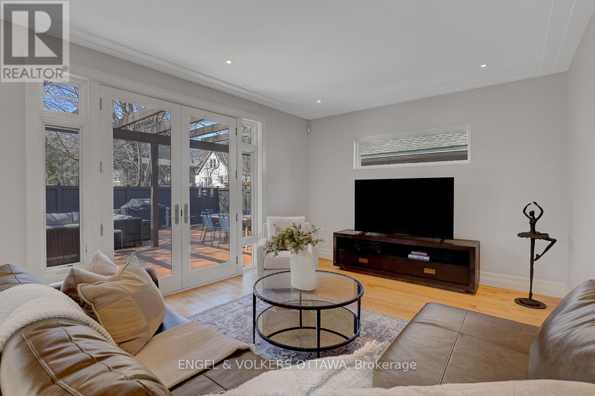 592 BRIERWOOD AVENUE - 21