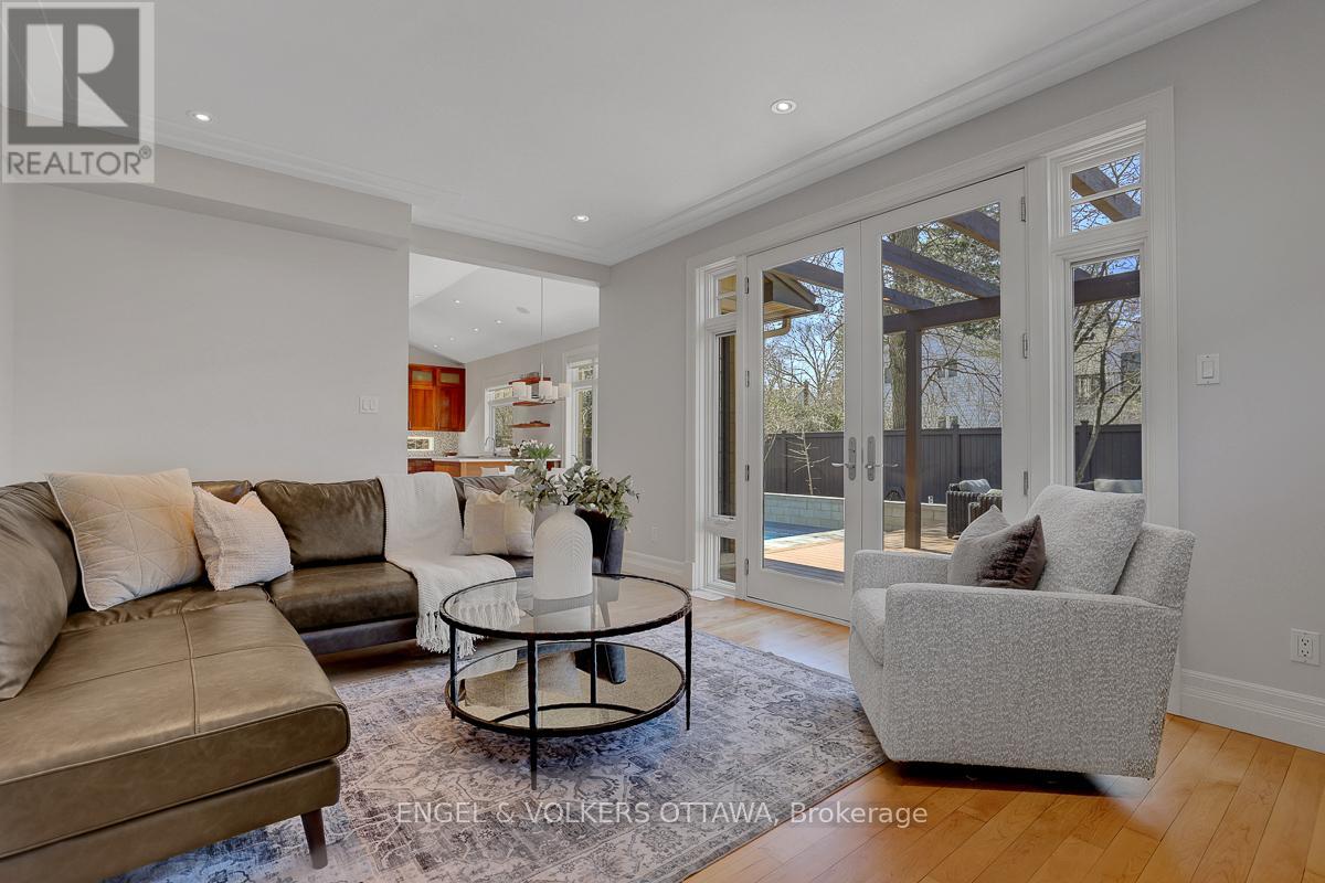 592 BRIERWOOD AVENUE - 22