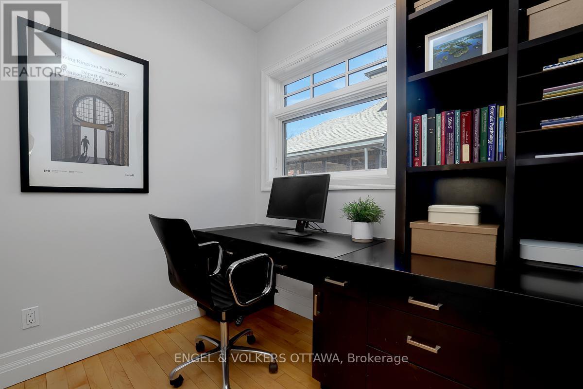 592 BRIERWOOD AVENUE - 24